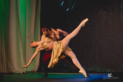 Regina corvello bailarinas fotografadas pela fotografa Letícia Franco no Lago SUl em Brasília DF teatro oi espetaculo Sylvia'