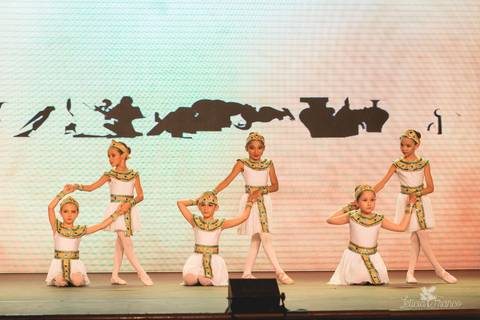 Regina corvello bailarinas fotografadas pela fotografa Letícia Franco no Lago SUl em Brasília DF teatro oi espetaculo Sylvia'