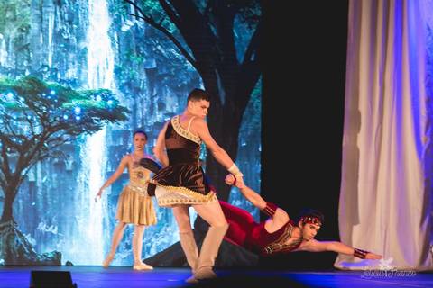 Regina corvello bailarinas fotografadas pela fotografa Letícia Franco no Lago SUl em Brasília DF teatro oi espetaculo Sylvia'