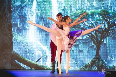 Regina corvello bailarinas fotografadas pela fotografa Letícia Franco no Lago SUl em Brasília DF teatro oi espetaculo Sylvia'