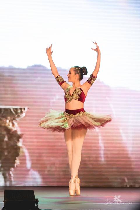 Regina corvello bailarinas fotografadas pela fotografa Letícia Franco no Lago SUl em Brasília DF teatro oi espetaculo Sylvia'