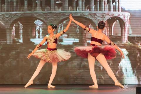 Regina corvello bailarinas fotografadas pela fotografa Letícia Franco no Lago SUl em Brasília DF teatro oi espetaculo Sylvia'