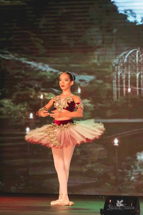 Regina corvello bailarinas fotografadas pela fotografa Letícia Franco no Lago SUl em Brasília DF teatro oi espetaculo Sylvia'