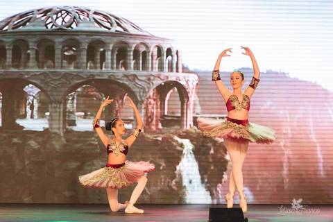 Regina corvello bailarinas fotografadas pela fotografa Letícia Franco no Lago SUl em Brasília DF teatro oi espetaculo Sylvia'