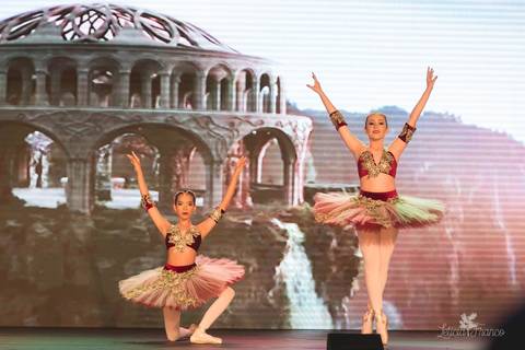 Regina corvello bailarinas fotografadas pela fotografa Letícia Franco no Lago SUl em Brasília DF teatro oi espetaculo Sylvia'