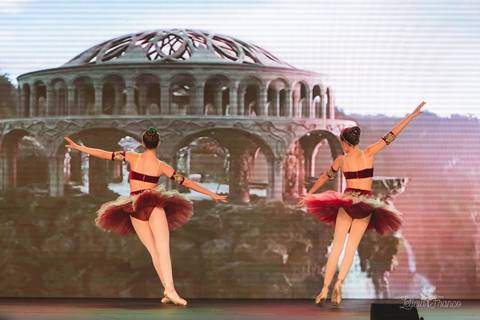 Regina corvello bailarinas fotografadas pela fotografa Letícia Franco no Lago SUl em Brasília DF teatro oi espetaculo Sylvia'