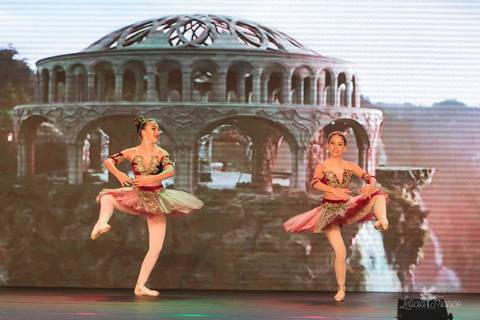 Regina corvello bailarinas fotografadas pela fotografa Letícia Franco no Lago SUl em Brasília DF teatro oi espetaculo Sylvia'