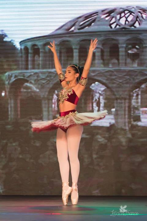 Regina corvello bailarinas fotografadas pela fotografa Letícia Franco no Lago SUl em Brasília DF teatro oi espetaculo Sylvia'