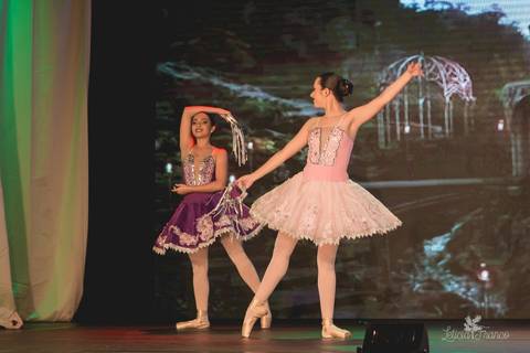 Regina corvello bailarinas fotografadas pela fotografa Letícia Franco no Lago SUl em Brasília DF teatro oi espetaculo Sylvia'