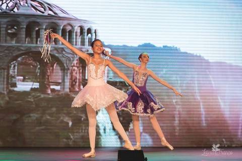 Regina corvello bailarinas fotografadas pela fotografa Letícia Franco no Lago SUl em Brasília DF teatro oi espetaculo Sylvia'