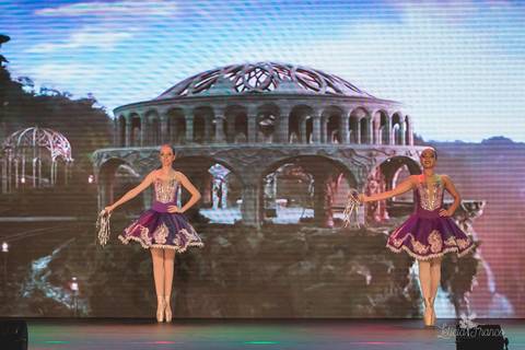 Regina corvello bailarinas fotografadas pela fotografa Letícia Franco no Lago SUl em Brasília DF teatro oi espetaculo Sylvia'