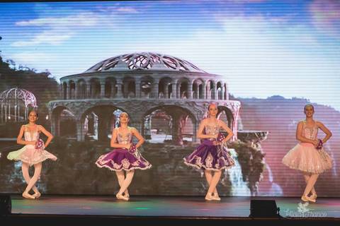 Regina corvello bailarinas fotografadas pela fotografa Letícia Franco no Lago SUl em Brasília DF teatro oi espetaculo Sylvia'