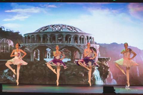 Regina corvello bailarinas fotografadas pela fotografa Letícia Franco no Lago SUl em Brasília DF teatro oi espetaculo Sylvia'
