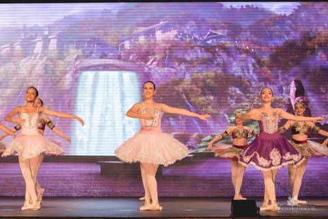 Regina corvello bailarinas fotografadas pela fotografa Letícia Franco no Lago SUl em Brasília DF teatro oi espetaculo Sylvia'