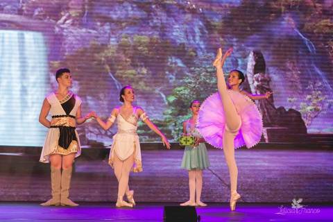 Regina corvello bailarinas fotografadas pela fotografa Letícia Franco no Lago SUl em Brasília DF teatro oi espetaculo Sylvia'