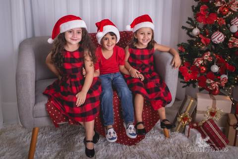 ensaio de natal em brasilia lago sul jardim botanico 2019 estrelas ensaio clean bebe sorriso fotografado pela fotografa leticia franco especializada quarto do papai noel pijama carter1s carters vestido'