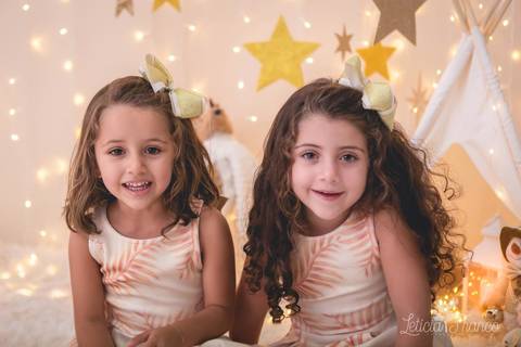 ensaio de natal em brasilia lago sul jardim botanico 2019 estrelas ensaio clean bebe sorriso fotografado pela fotografa leticia franco especializada gemeas twins'