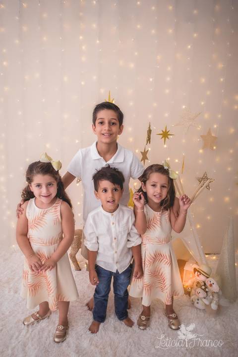 ensaio de natal em brasilia lago sul jardim botanico 2019 estrelas ensaio clean bebe sorriso fotografado pela fotografa leticia franco especializada gemeas twins'