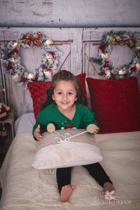 ensaio de natal em brasilia lago sul jardim botanico 2019 estrelas ensaio clean bebe sorriso fotografado pela fotografa leticia franco especializada quarto do papai noel pijama carter1s carters gemeas twins'