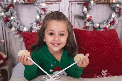 ensaio de natal em brasilia lago sul jardim botanico 2019 estrelas ensaio clean bebe sorriso fotografado pela fotografa leticia franco especializada quarto do papai noel pijama carter1s carters gemeas twins'