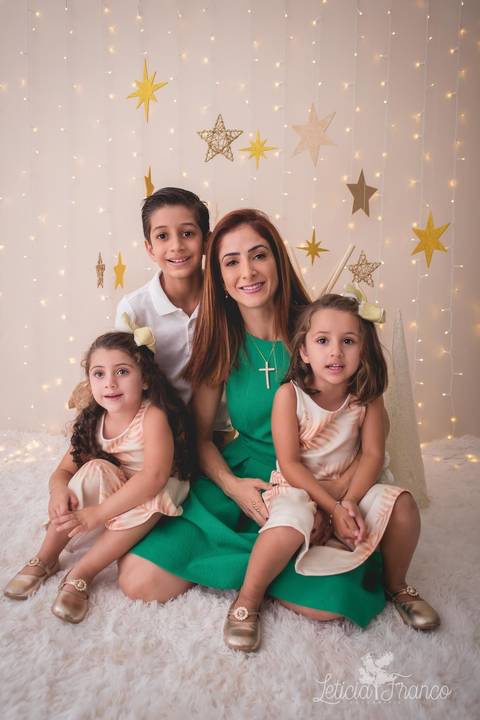 ensaio de natal em brasilia lago sul jardim botanico 2019 estrelas ensaio clean bebe sorriso fotografado pela fotografa leticia franco especializada quarto do papai noel pijama carter1s carters gemeas twins familia'
