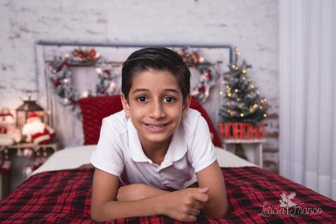 ensaio de natal em brasilia lago sul jardim botanico 2019 estrelas ensaio clean bebe sorriso fotografado pela fotografa leticia franco especializada quarto do papai noel pijama carter1s carters gemeas twins'