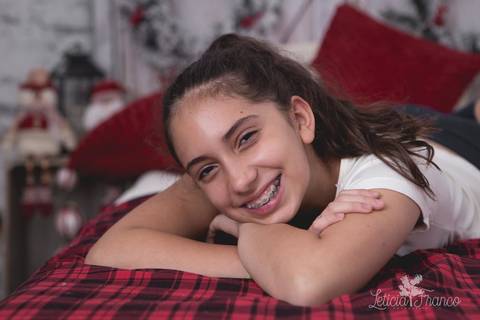 ensaio de natal 2019 infantil bebe familia em brasilia lago sul e jardim botanico pela fotografa especializada leticia franco quarto do papai noel urso grande ursão'