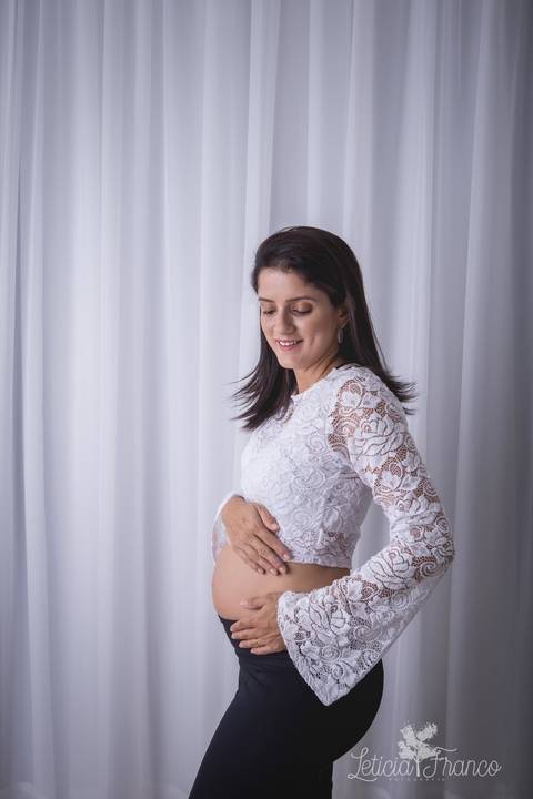 acompanhamento gestacional da jessica esperando a catarina com o irmão mais velho lucas registrado pela fotografa especializada leticia franco em brasilia df jardim botanico estudio '