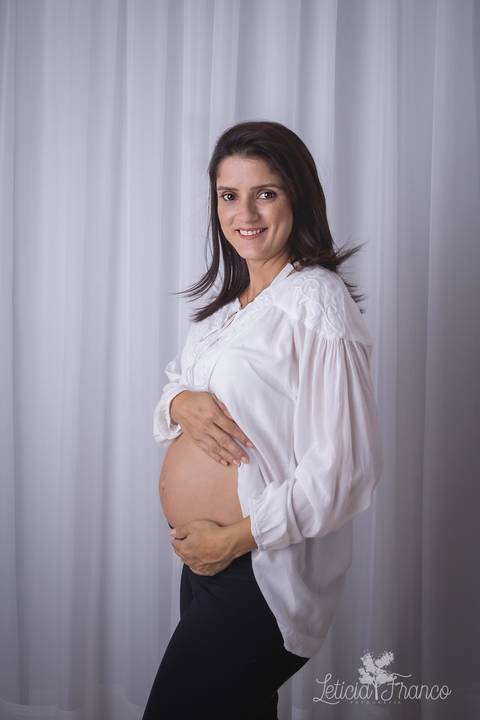 acompanhamento gestacional da jessica esperando a catarina com o irmão mais velho lucas registrado pela fotografa especializada leticia franco em brasilia df jardim botanico estudio '