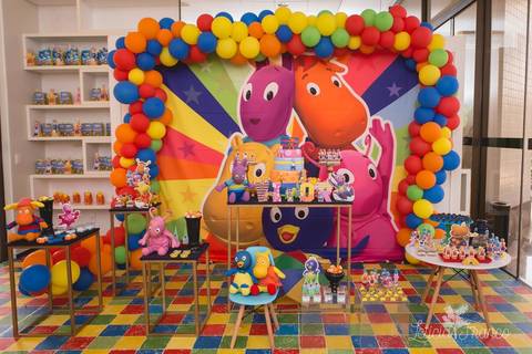 decoração backyardigans festa infantil registrado pela fotografa especialziada leticia franco fotografia brasilia df mesa do bolo'