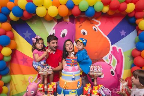 decoração backyardigans festa infantil registrado pela fotografa especialziada leticia franco fotografia brasilia df assoprando vela'