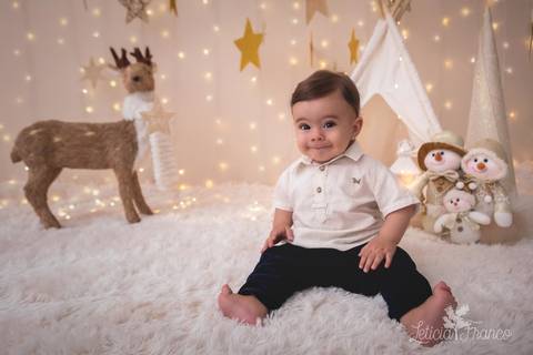 ensaio de natal claro dourado estrelas bebê touca de papai noel suspensorio 2019 pedro erica de paula brasilia df registrado pela fotógrafa letícia franco'