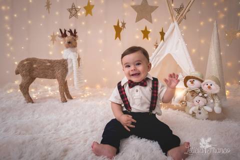 ensaio de natal claro dourado estrelas bebê touca de papai noel suspensorio 2019 pedro erica de paula brasilia df registrado pela fotógrafa letícia franco'