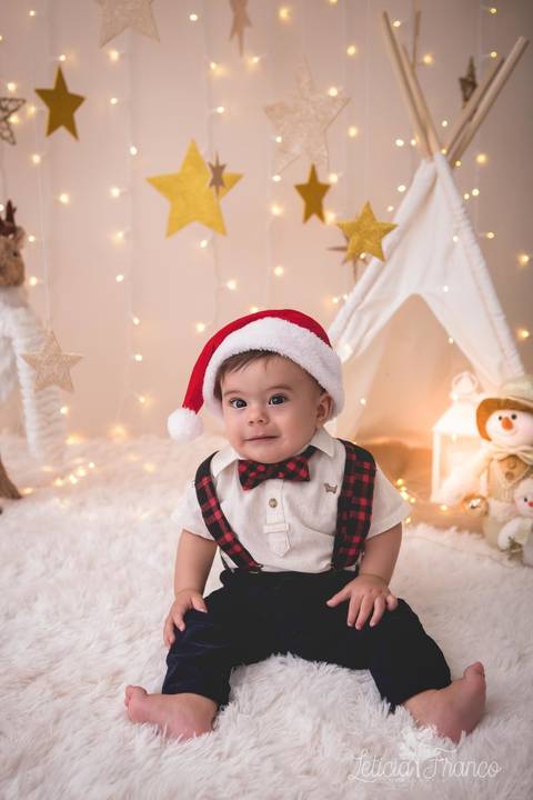 ensaio de natal claro dourado estrelas bebê touca de papai noel suspensorio 2019 pedro erica de paula brasilia df registrado pela fotógrafa letícia franco'