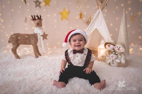 ensaio de natal claro dourado estrelas bebê touca de papai noel suspensorio 2019 pedro erica de paula brasilia df registrado pela fotógrafa letícia franco'