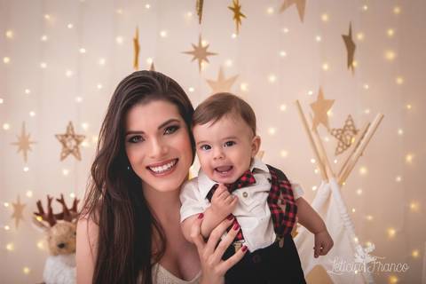 ensaio de natal claro dourado estrelas bebê touca de papai noel suspensorio 2019 pedro erica de paula brasilia df registrado pela fotógrafa letícia franco'