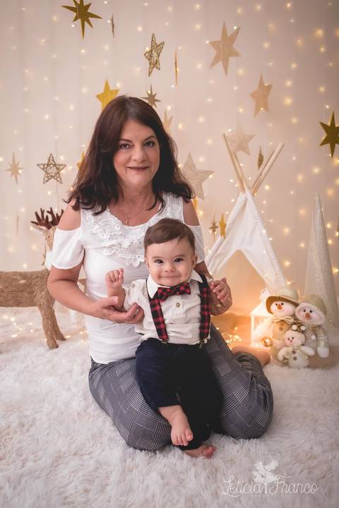 ensaio de natal claro dourado estrelas bebê touca de papai noel suspensorio 2019 pedro erica de paula brasilia df registrado pela fotógrafa letícia franco avó'