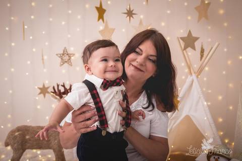 ensaio de natal claro dourado estrelas bebê touca de papai noel suspensorio 2019 pedro erica de paula brasilia df registrado pela fotógrafa letícia franco avó arlene'