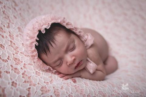 bebê recém nascido newborn brasilia fotografa fotografo fotógrafa brasília df distrito federal baby bebe reborn book melhor leticia franco letícia lua nova art arte foto menina azul e rosa taco dedinho touca renda '