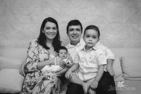 leticia franco letícia lua nova art arte foto menina rosa headband flokati azul com irmão pais mãe mamãe pai papai família macacão lifestyle'