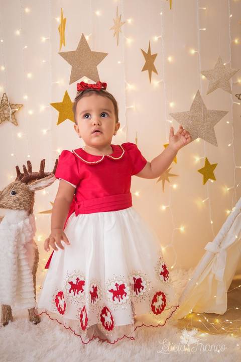 ensaio de natal claro dourado estrelas bebê touca de papai noel 2019 brasilia df registrado pela fotógrafa letícia franco elena estrelas star stars'