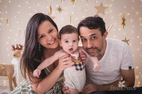 estrelas bebê touca de papai noel 2019 brasilia df registrado pela fotógrafa letícia franco branco familia enzo'