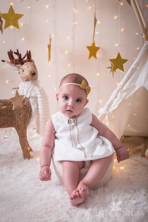 estrelas bebê touca de papai noel 2019 brasilia df registrado pela fotógrafa letícia franco branco familia samia 6 meses'