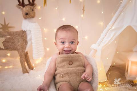 estrelas bebê touca de papai noel 2019 brasilia df registrado pela fotógrafa letícia franco branco familia theo sorrindo'