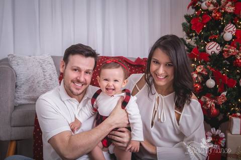 estrelas bebê touca de papai noel 2019 brasilia df registrado pela fotógrafa letícia franco branco familia bebe marina pais juan e aline'