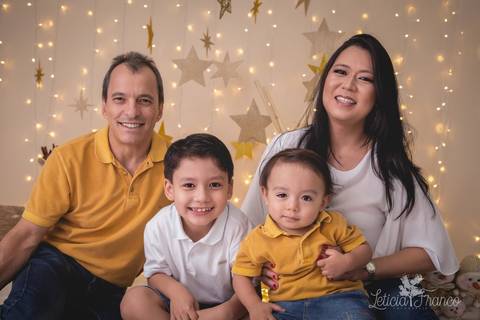 estrelas bebê touca de papai noel 2019 brasilia df registrado pela fotógrafa letícia franco branco familia eduardo e gabriel com os pais paulo e elaine'