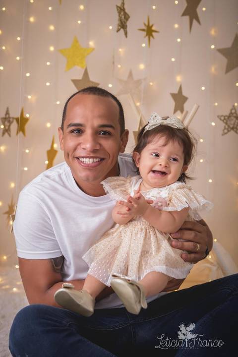 estrelas bebê touca de papai noel 2019 brasilia df registrado pela fotógrafa letícia franco branco familia isis com papai mauro'