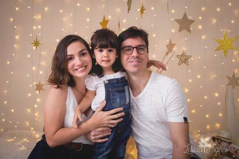 estrelas bebê touca de papai noel 2019 brasilia df registrado pela fotógrafa letícia franco branco familia mamãe rebeca e papai álvaro com lara'