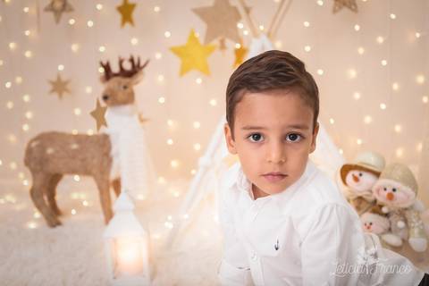 estrelas bebê touca de papai noel 2019 brasilia df registrado pela fotógrafa letícia franco branco familia bento com a lâmpada'