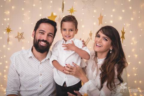 estrelas bebê touca de papai noel 2019 brasilia df registrado pela fotógrafa letícia franco branco familia com os pais bento mamãe samantha pai gibran'